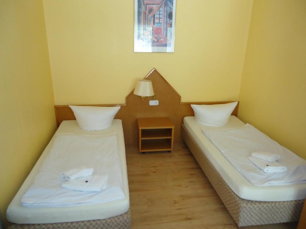 Hotel Ottersleben Magdeburg Quarto foto